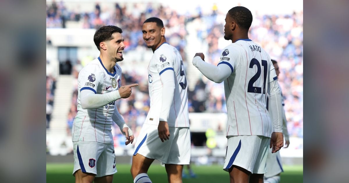 Chelsea win at Everton overshadowed by Emi Martinez head injury