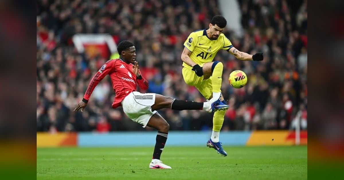 Manchester United and Tottenham Seek Redemption in Old Trafford Showdown