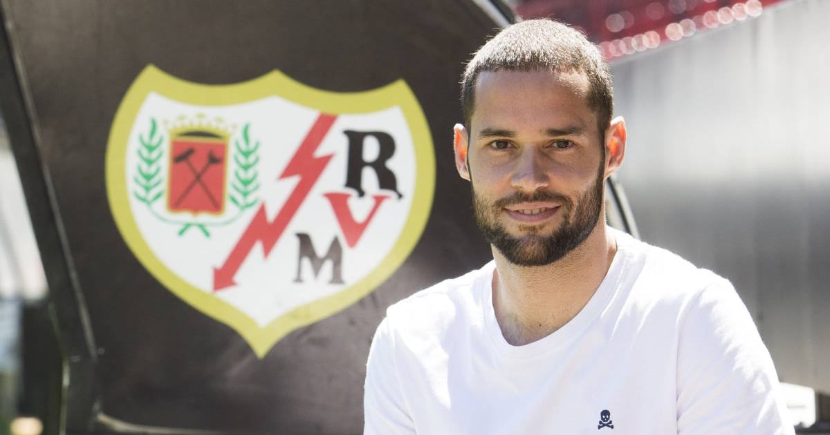 Mario Suárez Criticizes Rayo Vallecano Leadership Amid Fan Protests