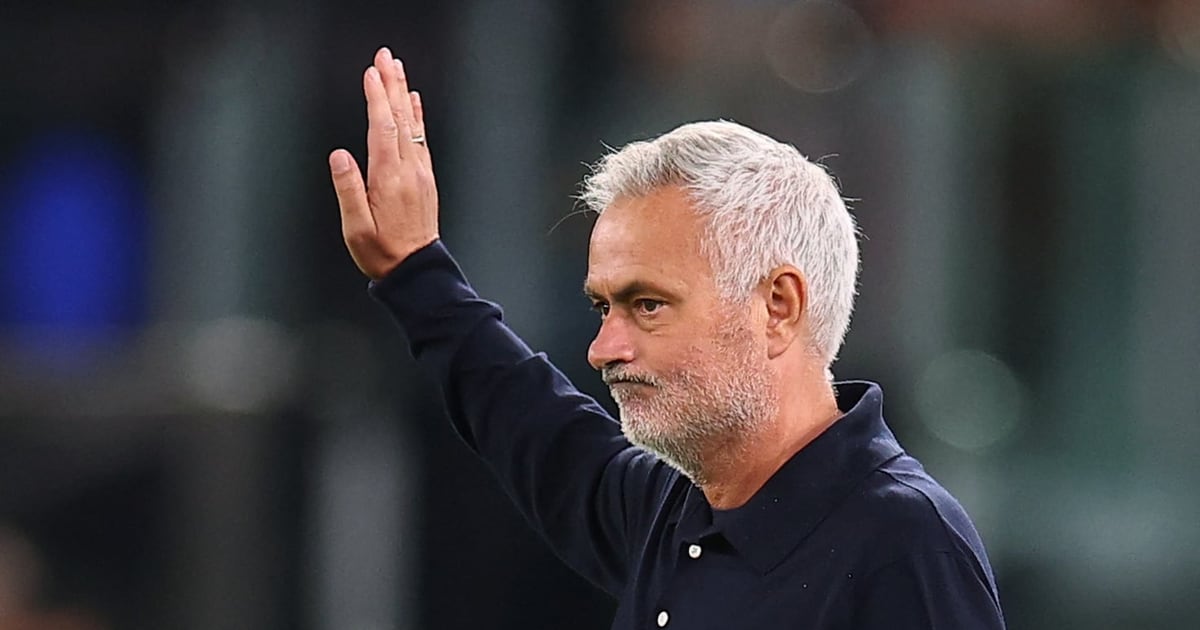 Roma Fans Pay Emotional Tribute to José Mourinho During Real Madrid Clash